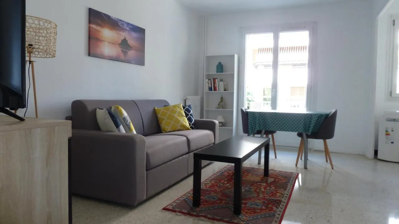 Antibes Centre Studio 27 M2 Renove 0*,  France